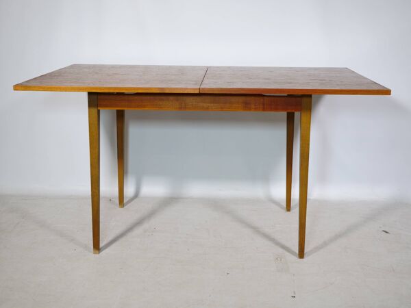 Table à manger en noyer du milieu du siècle par Wilhelm Renz, années 1960.