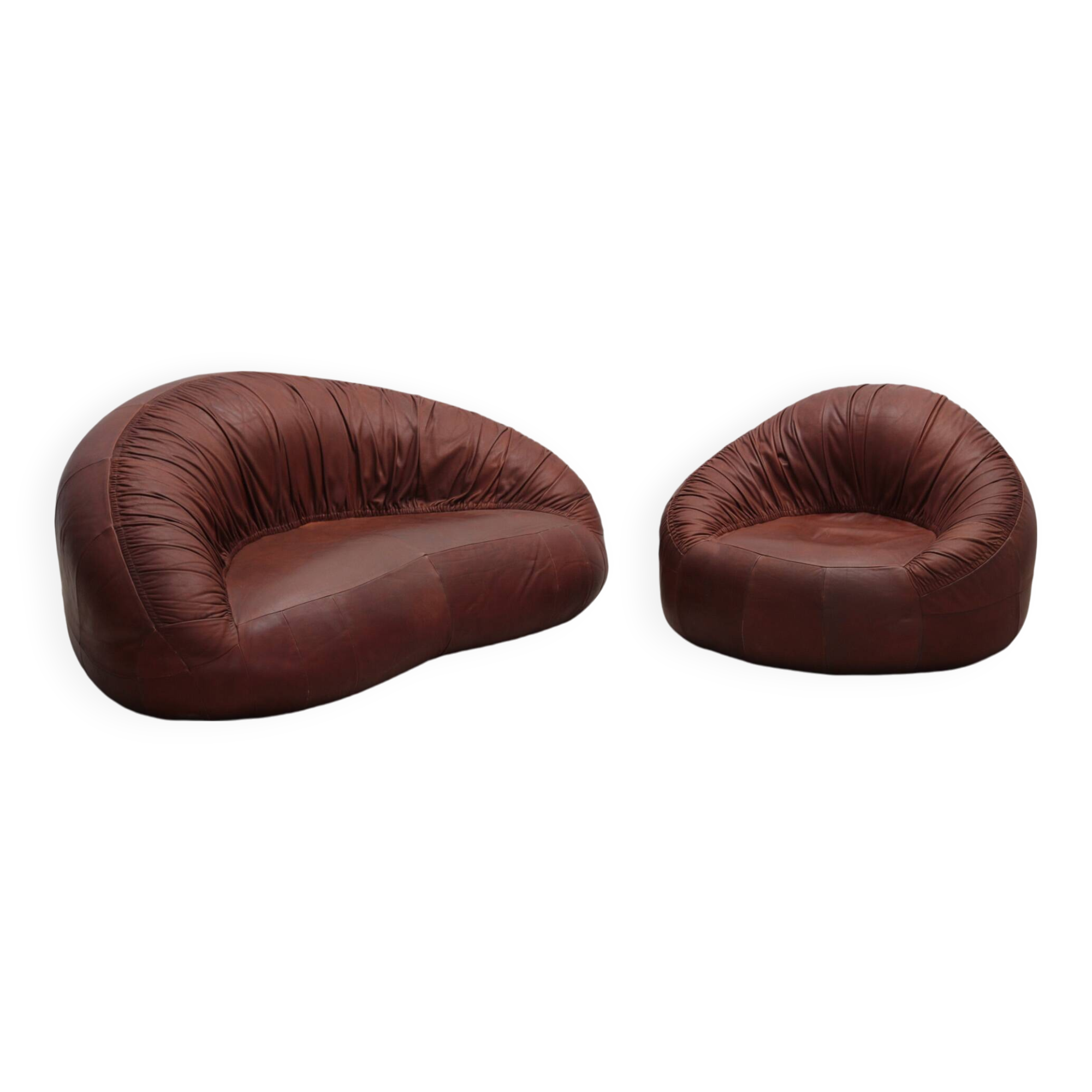 Canapé et fauteuil en cuir Pangolin par Egg Designs