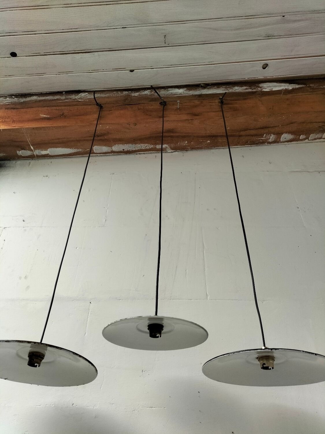 Enamelled sheet metal suspensions