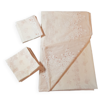 Set of 1 tablecloth and 10 powder pink towels