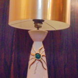 Longwy-designed lamp pose