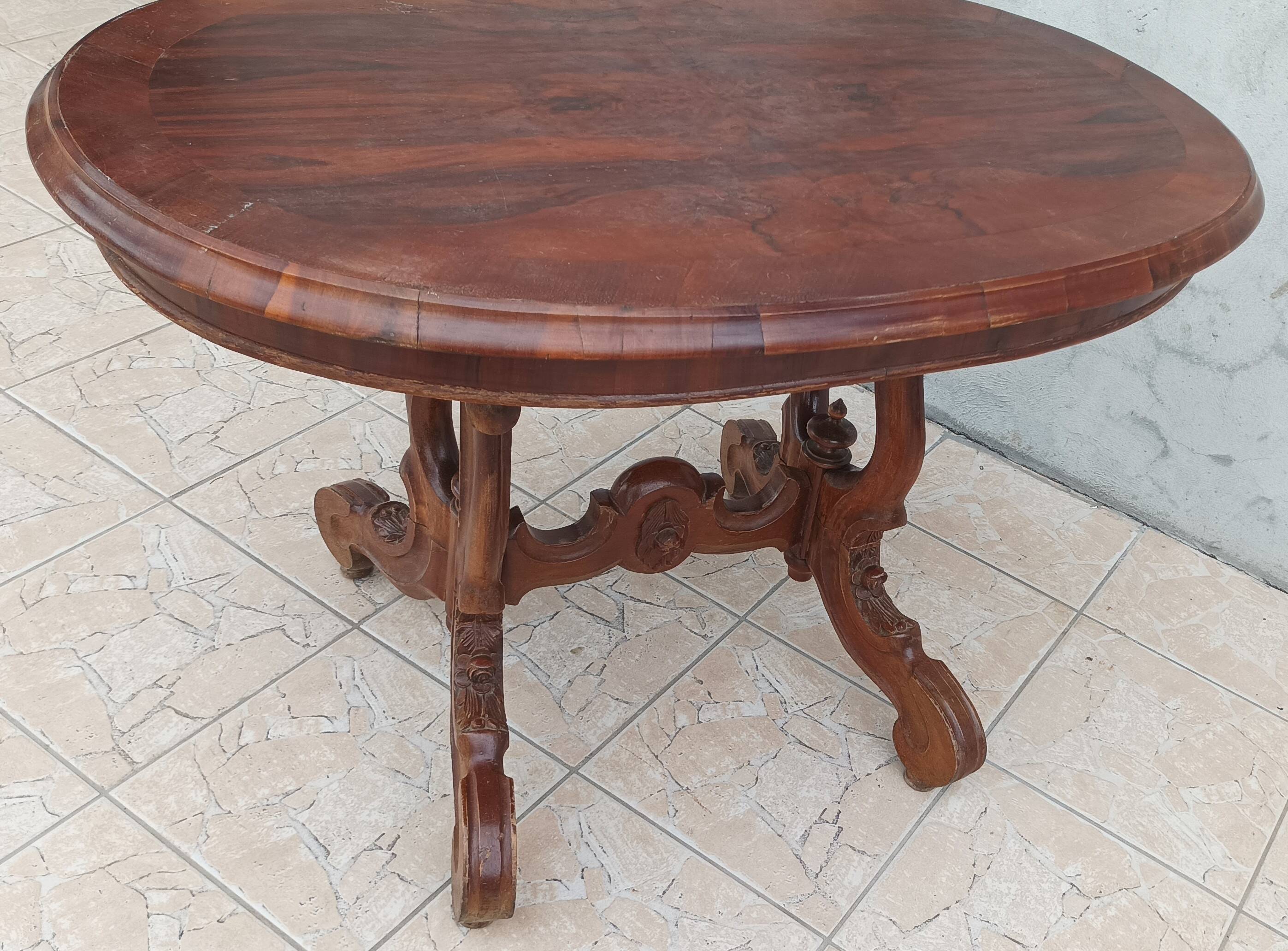 Napoleon III walnut gueridon table