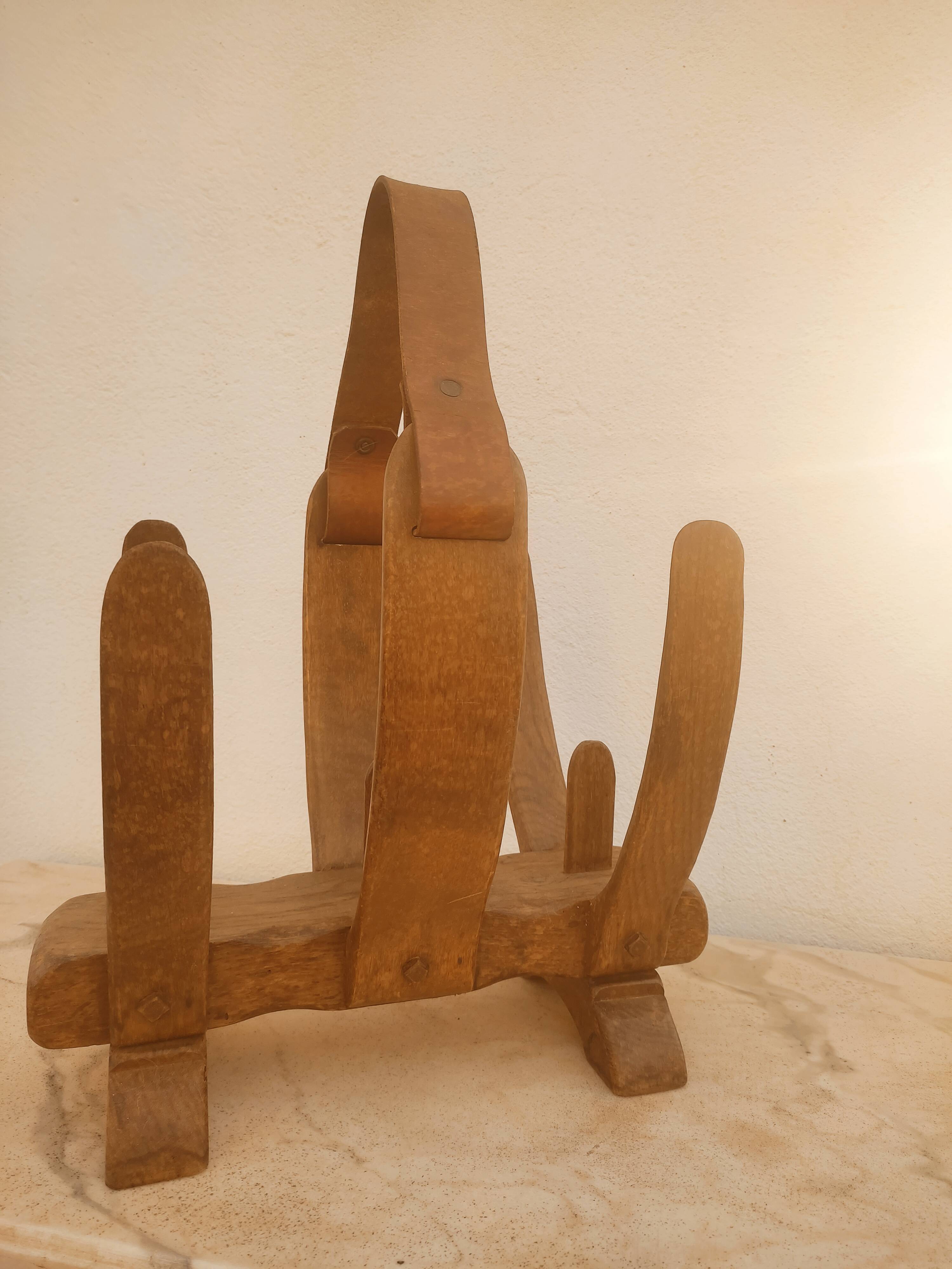 Review door organic form in wood and leather