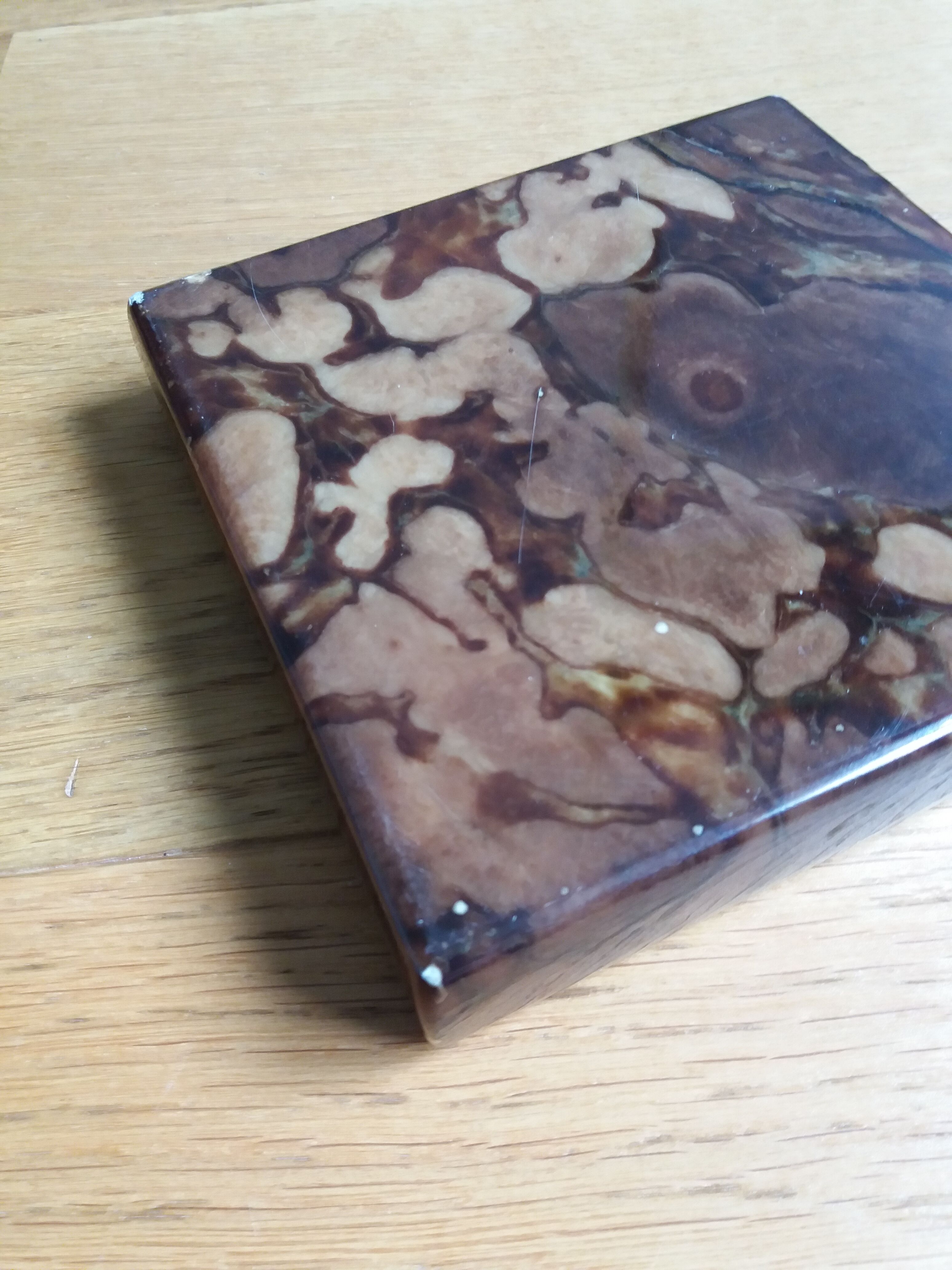Square ashtray in polished marble