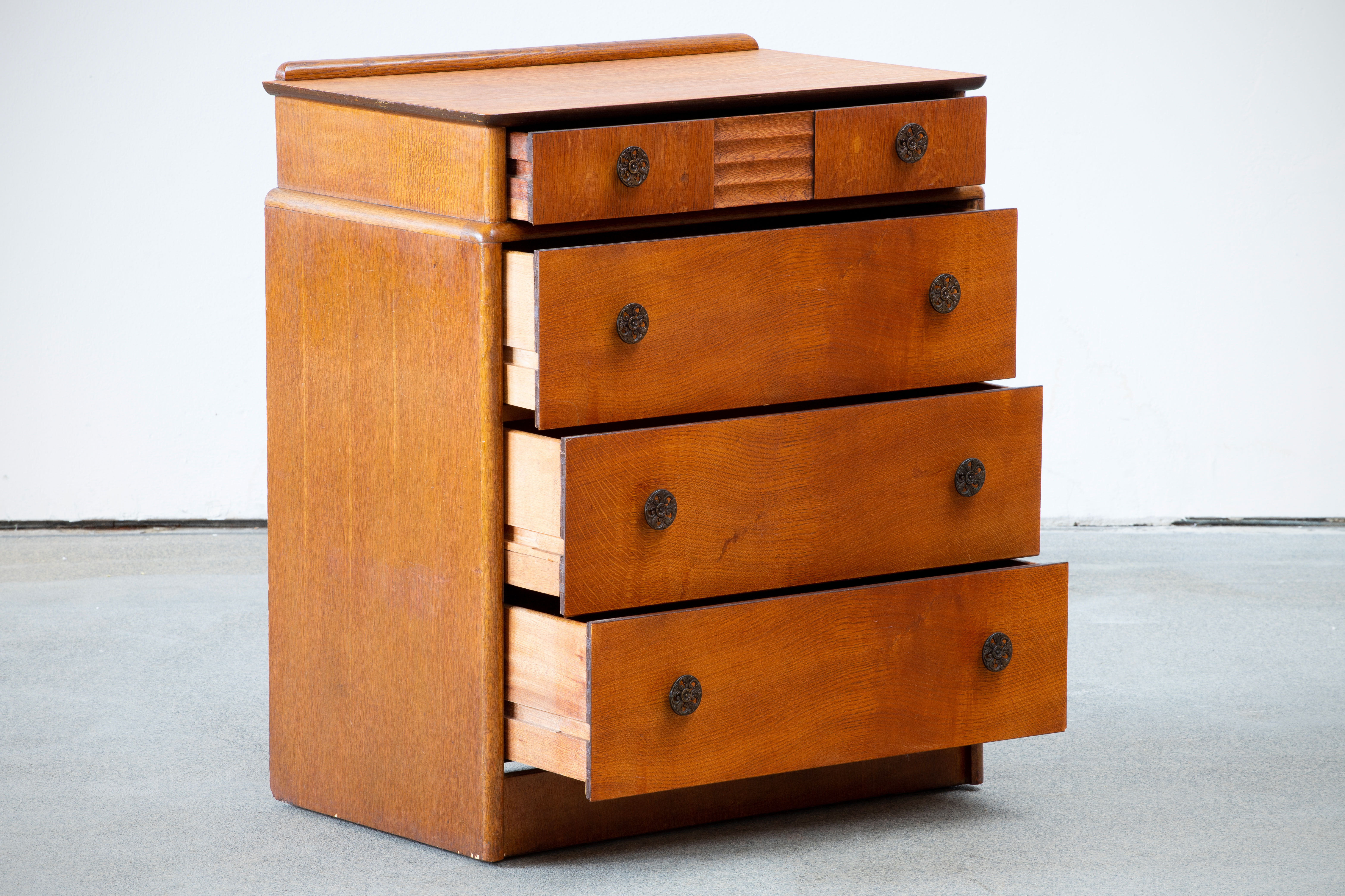 Vintage dresser 1930
