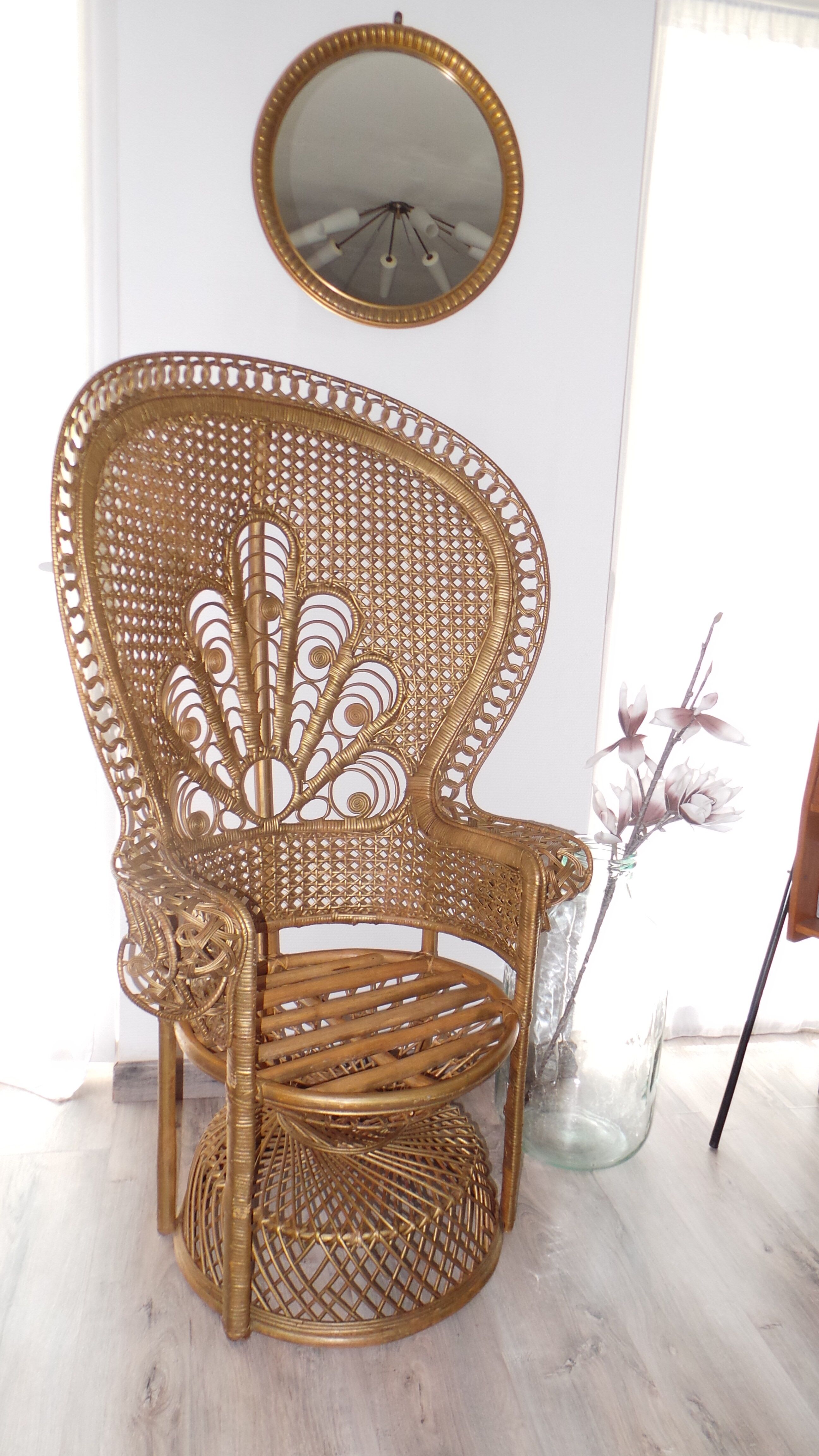 Fauteuil peacock en rotin vintage 1970