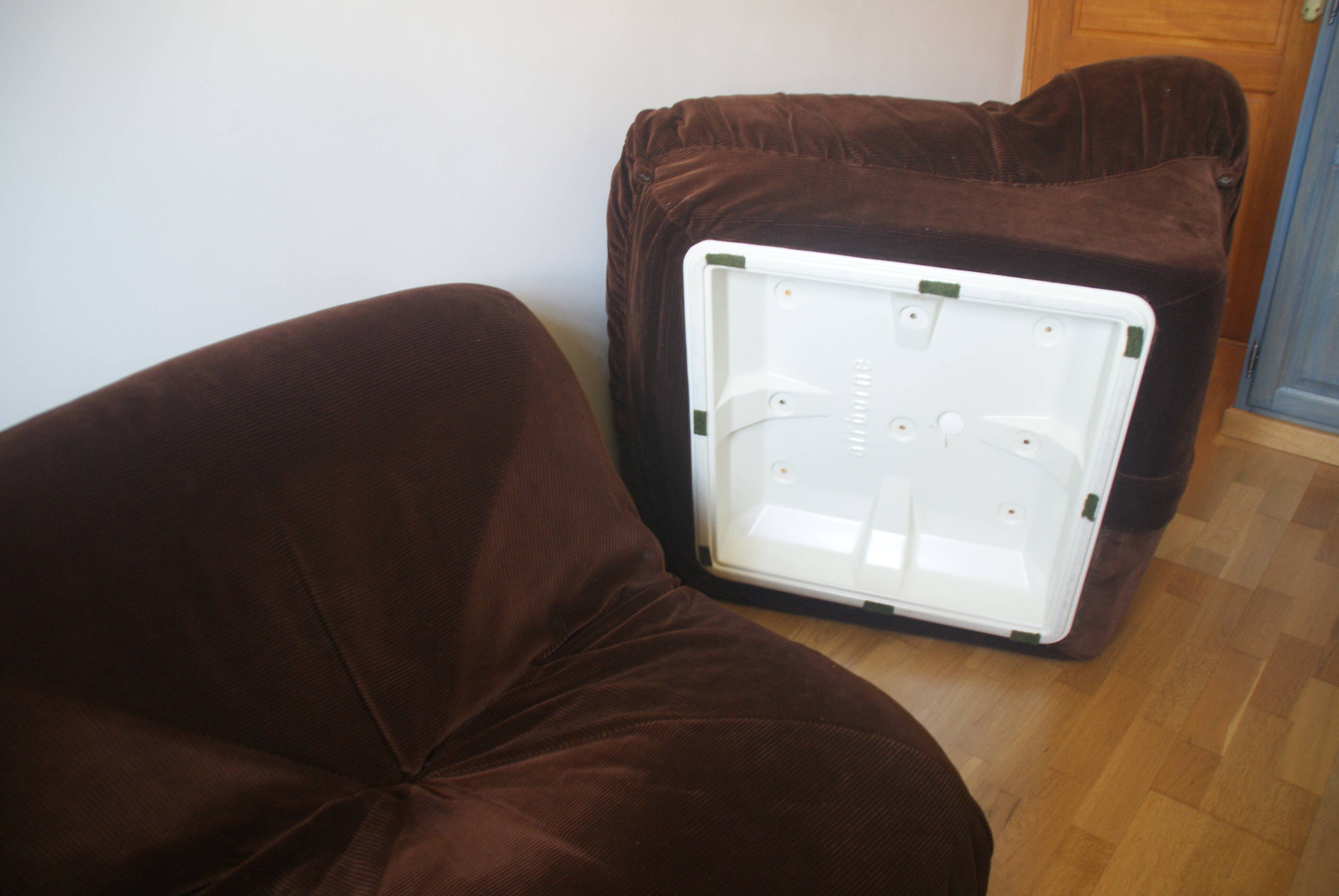 Set of 3 airborne "potato" fire chairs