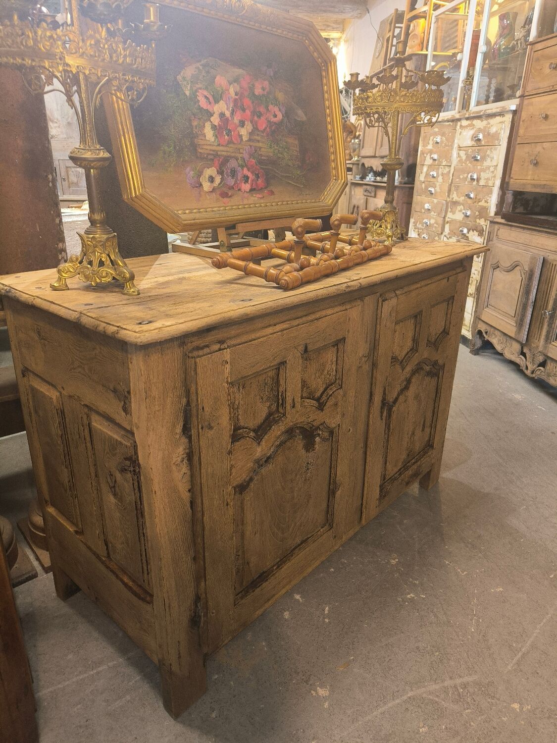 Buffet 17th in Aveyron oak