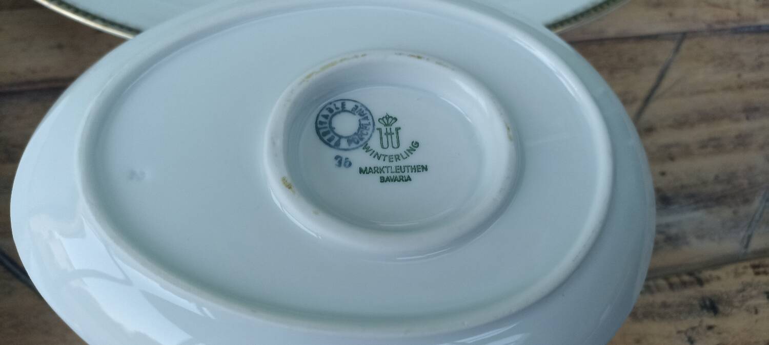 Sauce boat and 2 dishes