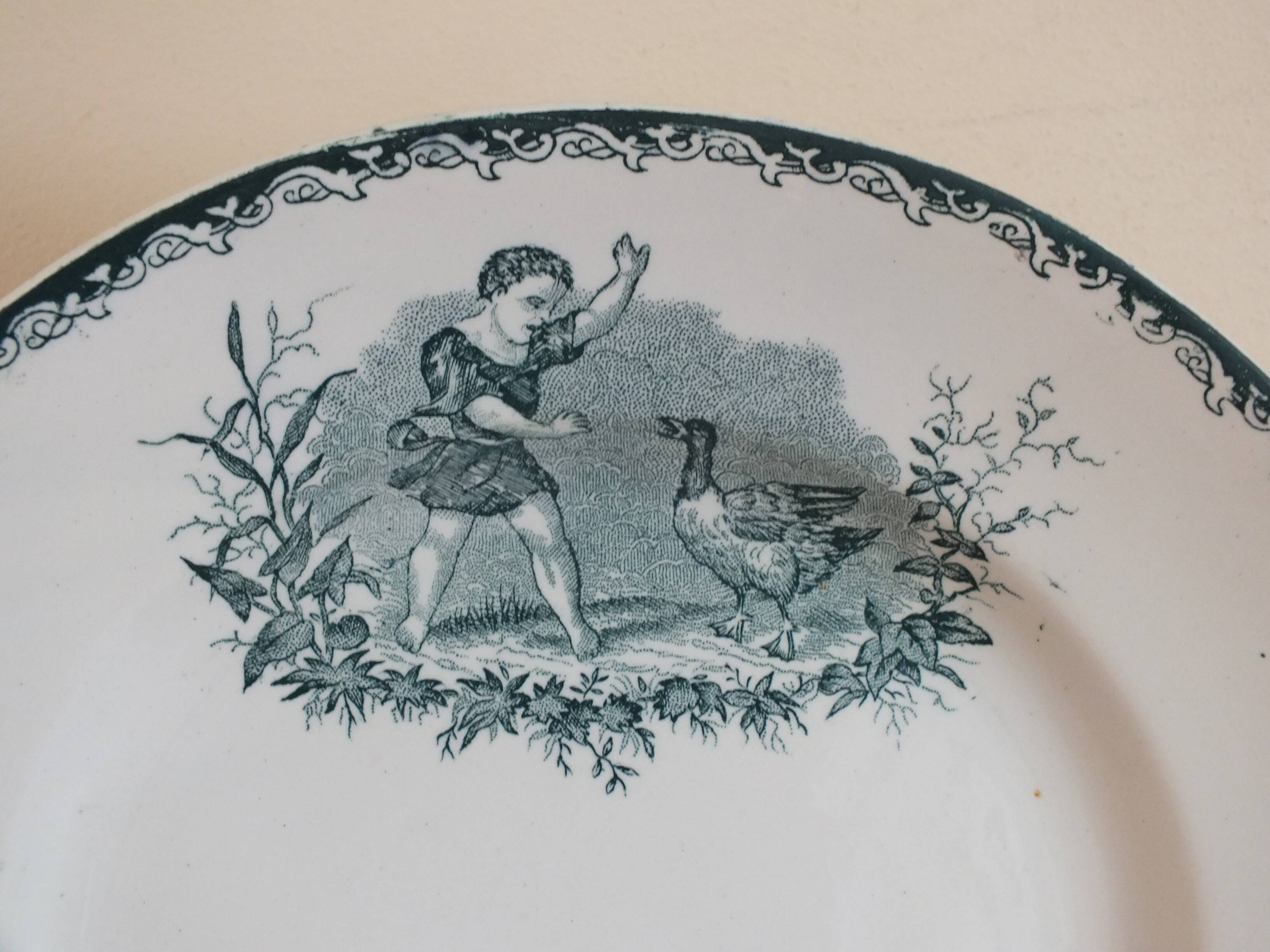 1 flat plate Terre de Fer Saint Amand Nord model Group of children