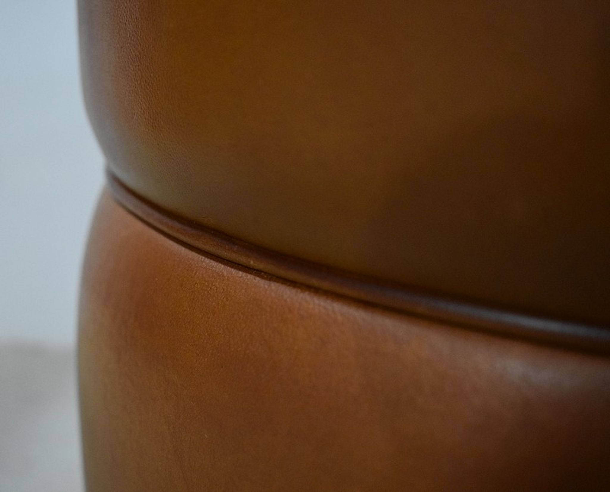Sheep leather pouf