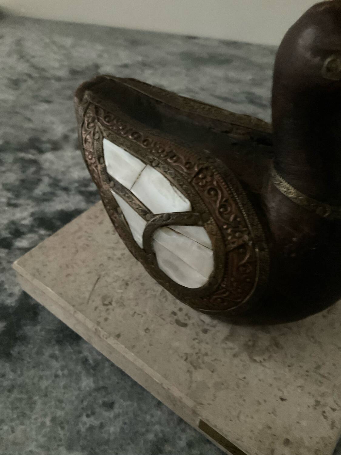 Artifex lamp with cloisonné wooden birds and travertine from the 1960s-70s.