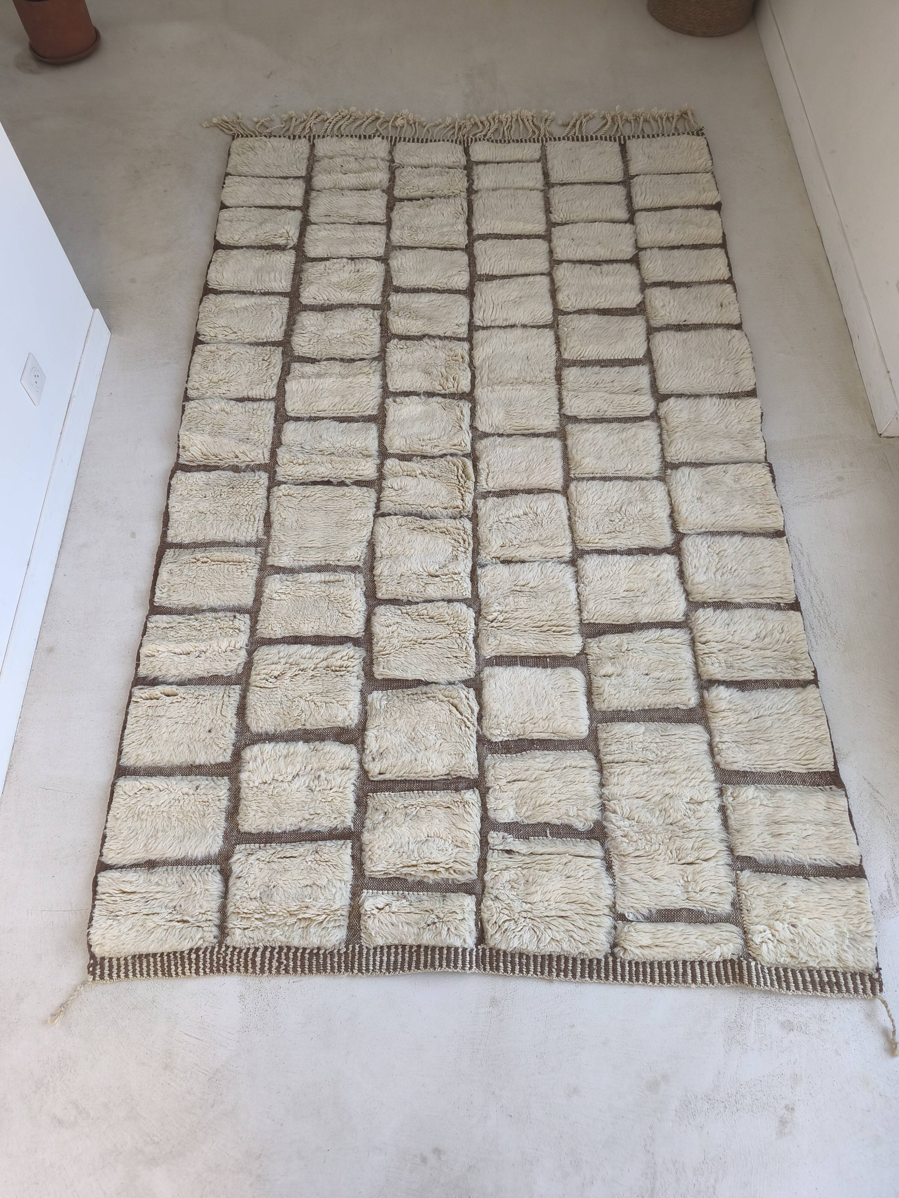 Beni Mrirt Berber Rug Handmade 150x250cm・Textured Paving Pattern・Cream Wool
