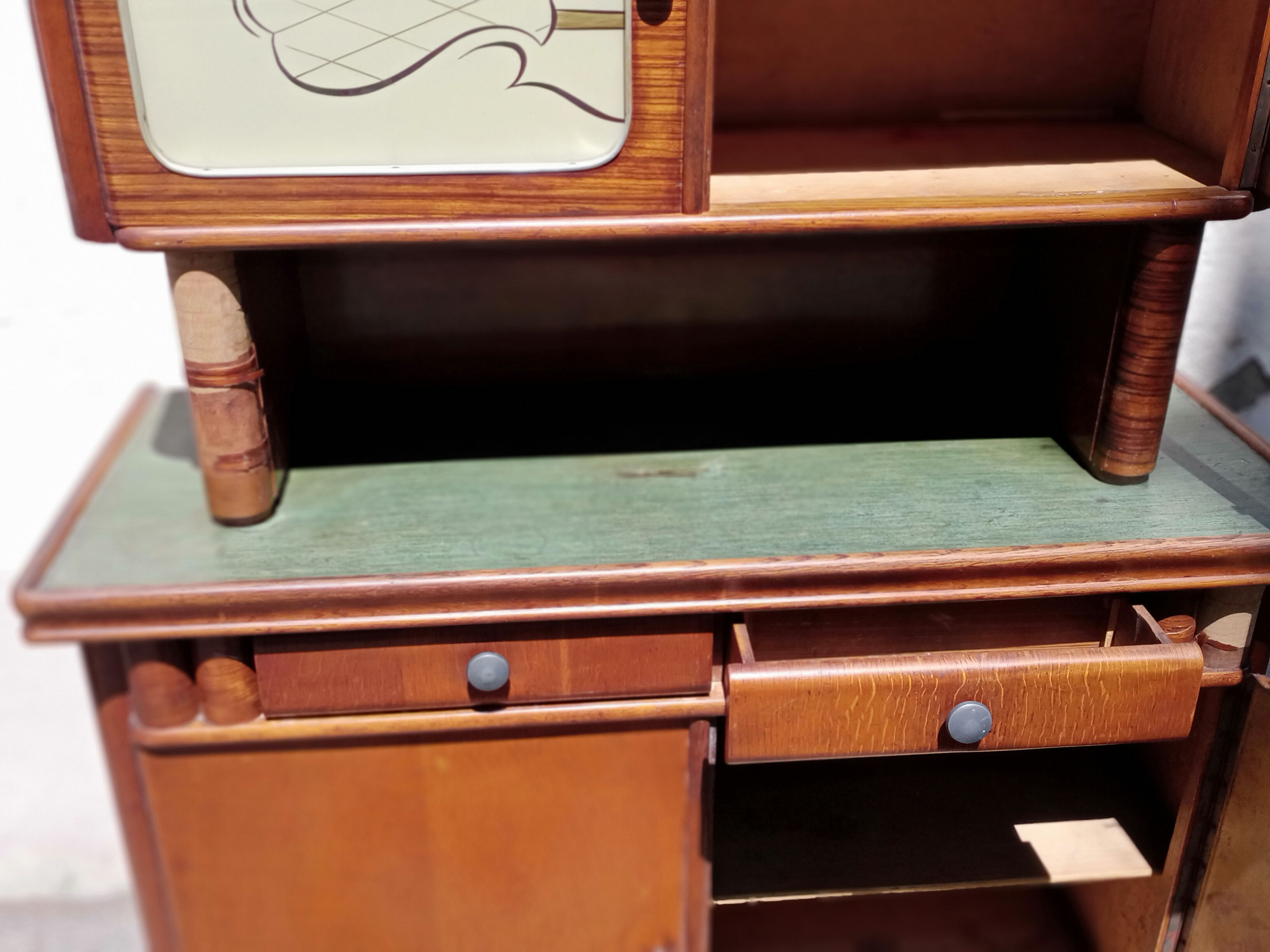 Buffet "Mado" cuisine vintage