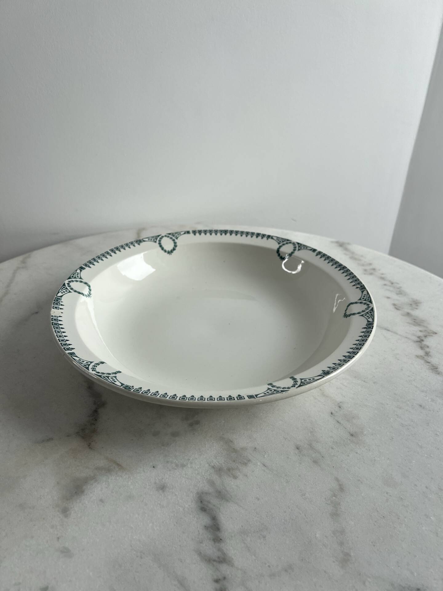 Shallow dish St Amand decorated with green crowns.