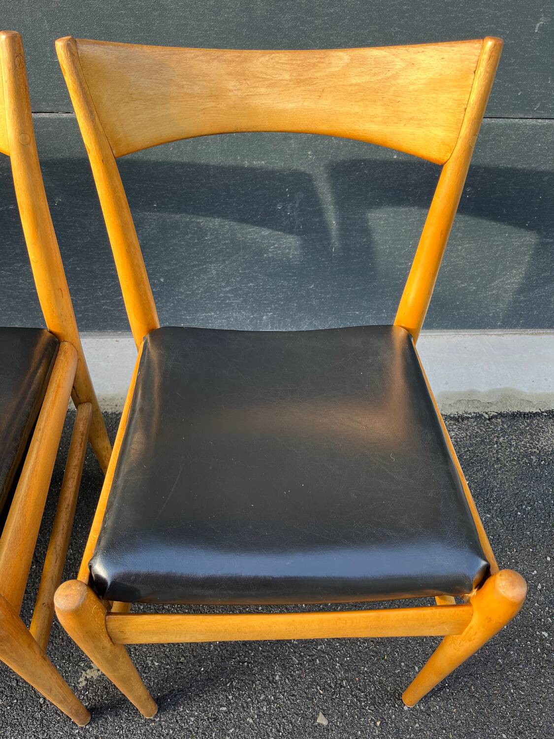 Scandinavian chair in wood and skai