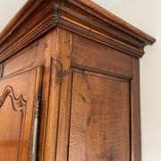Eighteenth century castle cabinet in walnut Louis XIII style