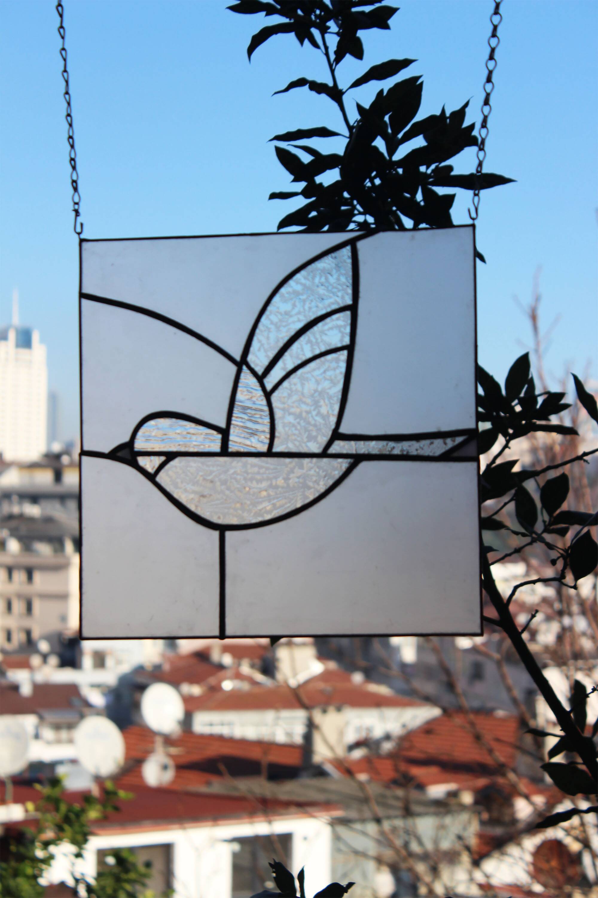 Vitrail décoratif oiseau, style Tiffany, verre coloré fait main 40×40 cm