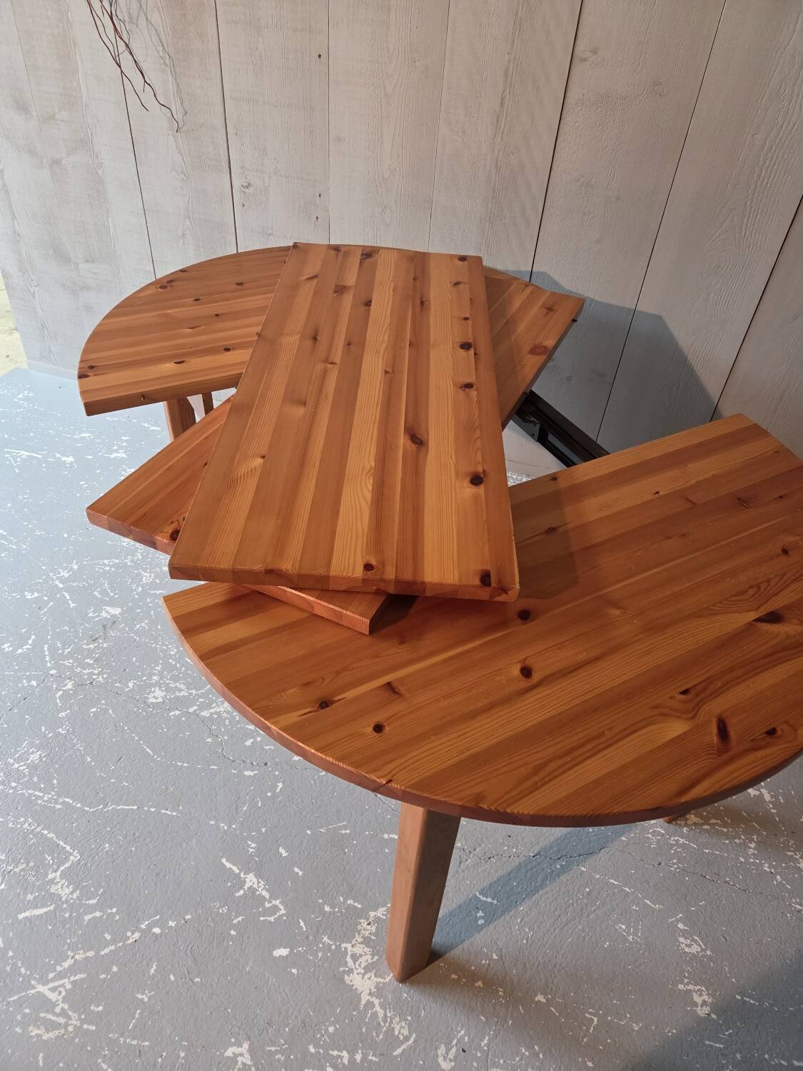 Pine table