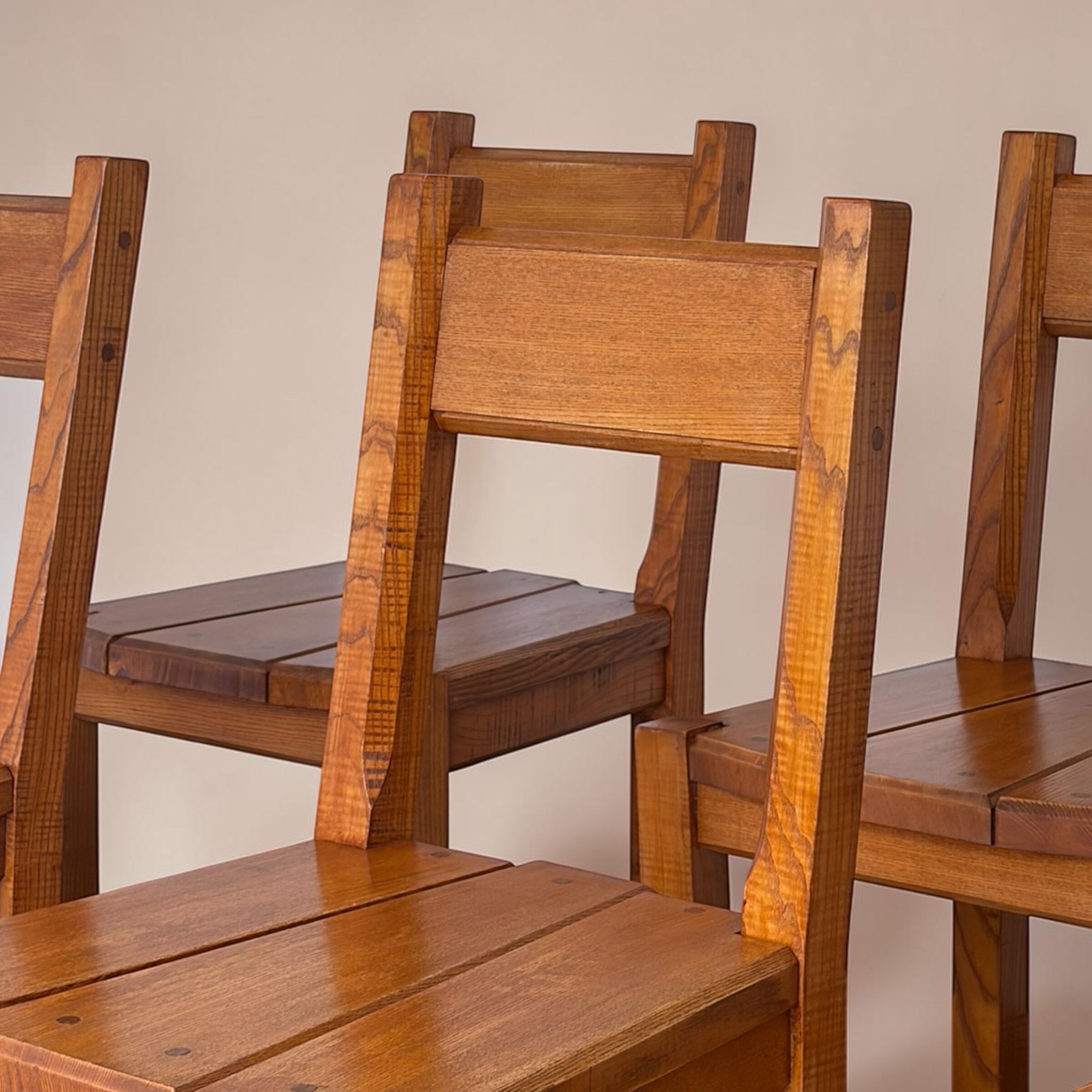 Chairs in solid elm
