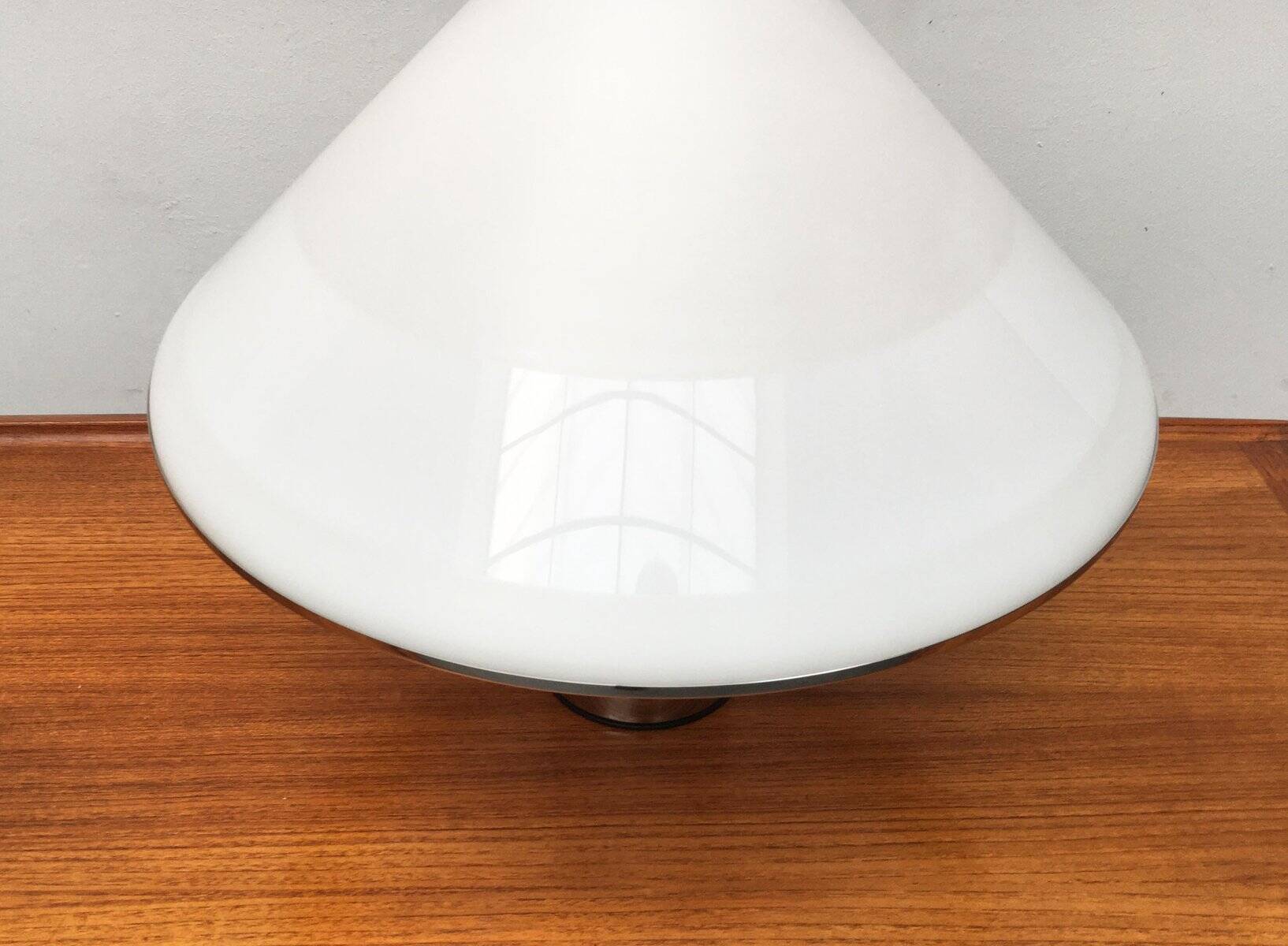 Elpis 4035 vintage Italian table lamp by Guzzini