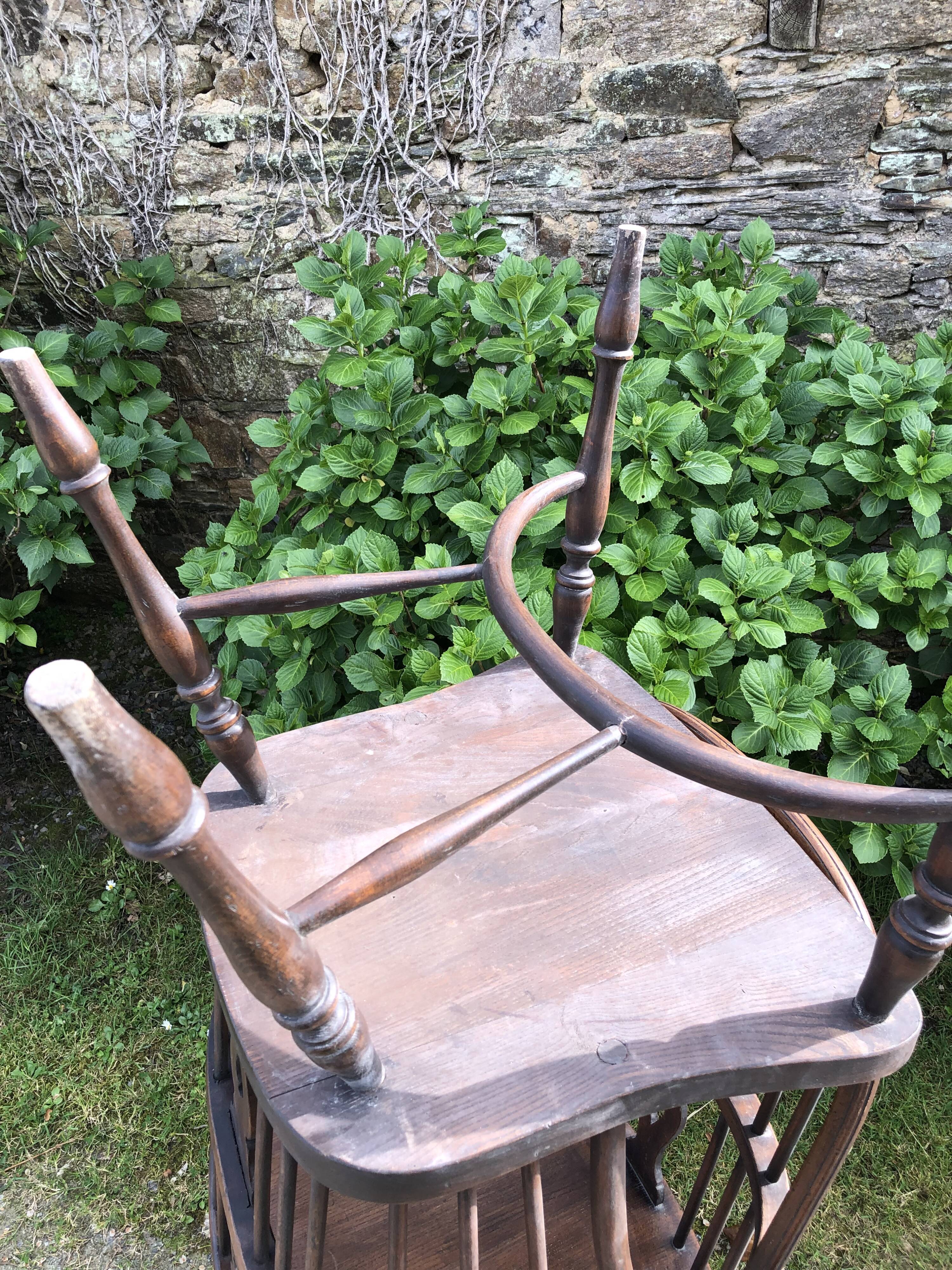 A pair of Windsor chairs in solid elm from the 1950s.