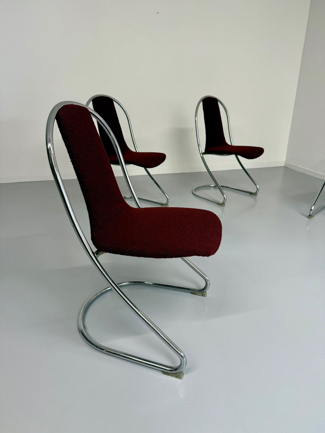 Set of 4 tubular chairs, Italian design, 70s vintage, Cantilever