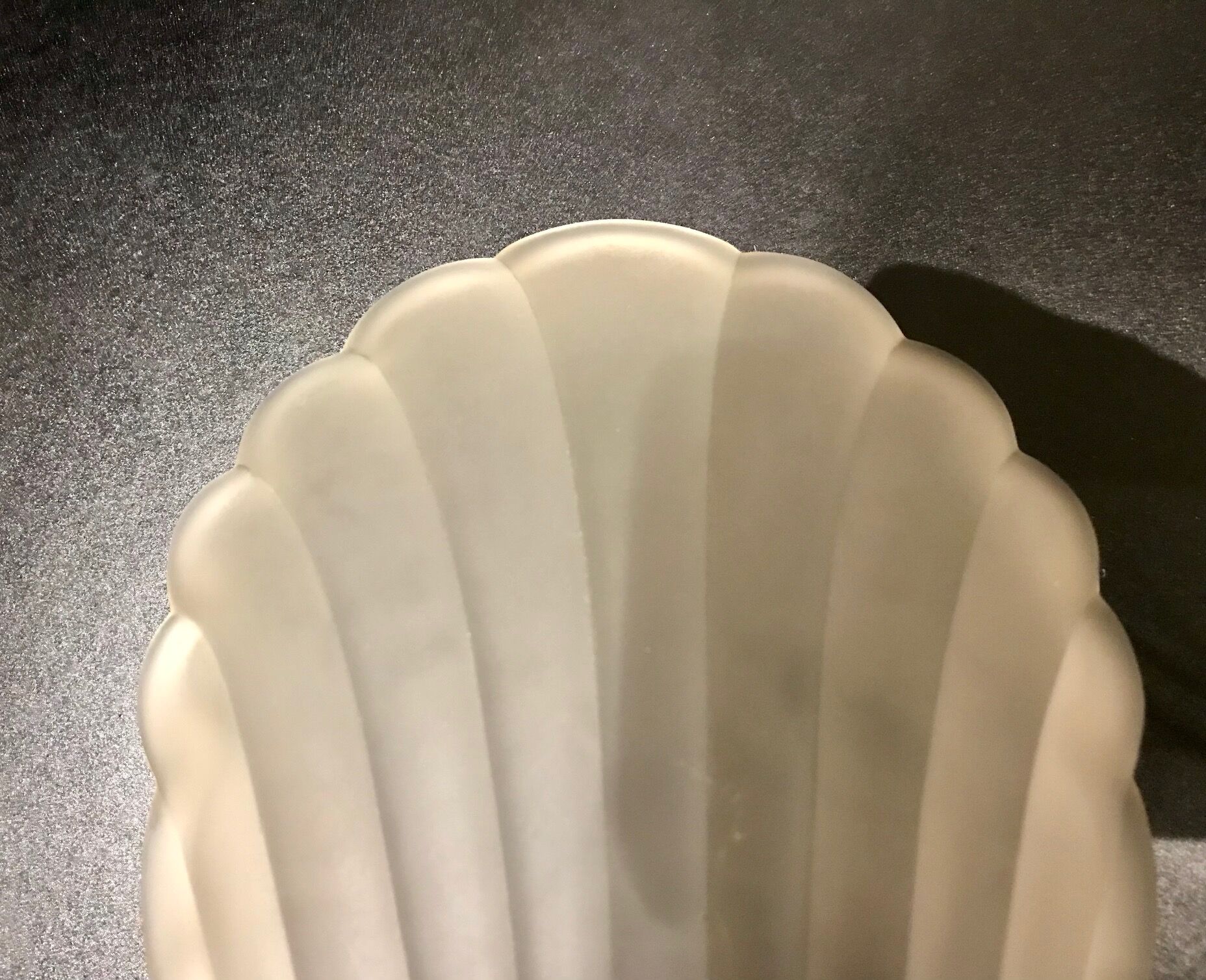 Glass shell wall lamp