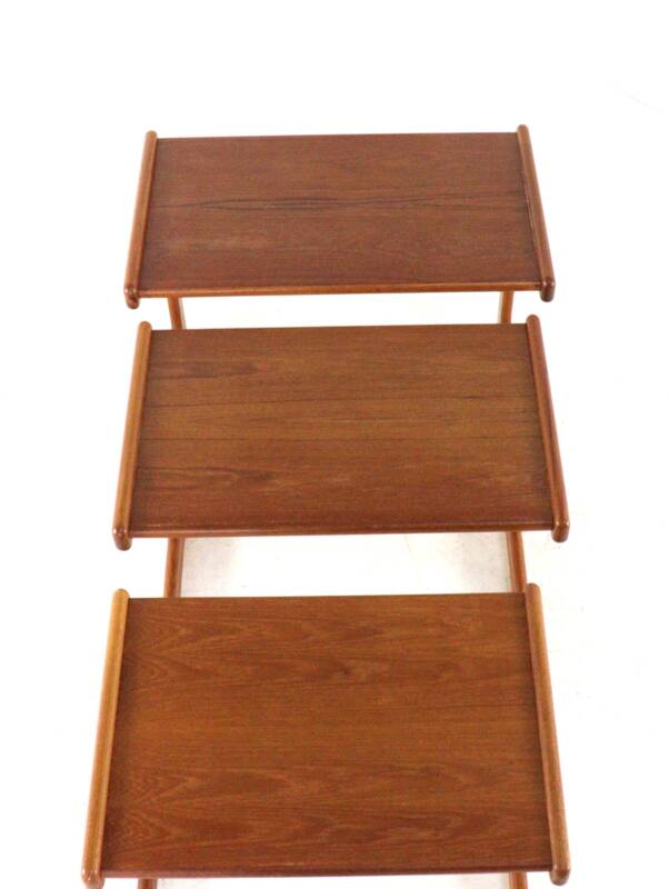 Tables gigognes Salin Nyborg - design danois du milieu du siècle moderne en teck
