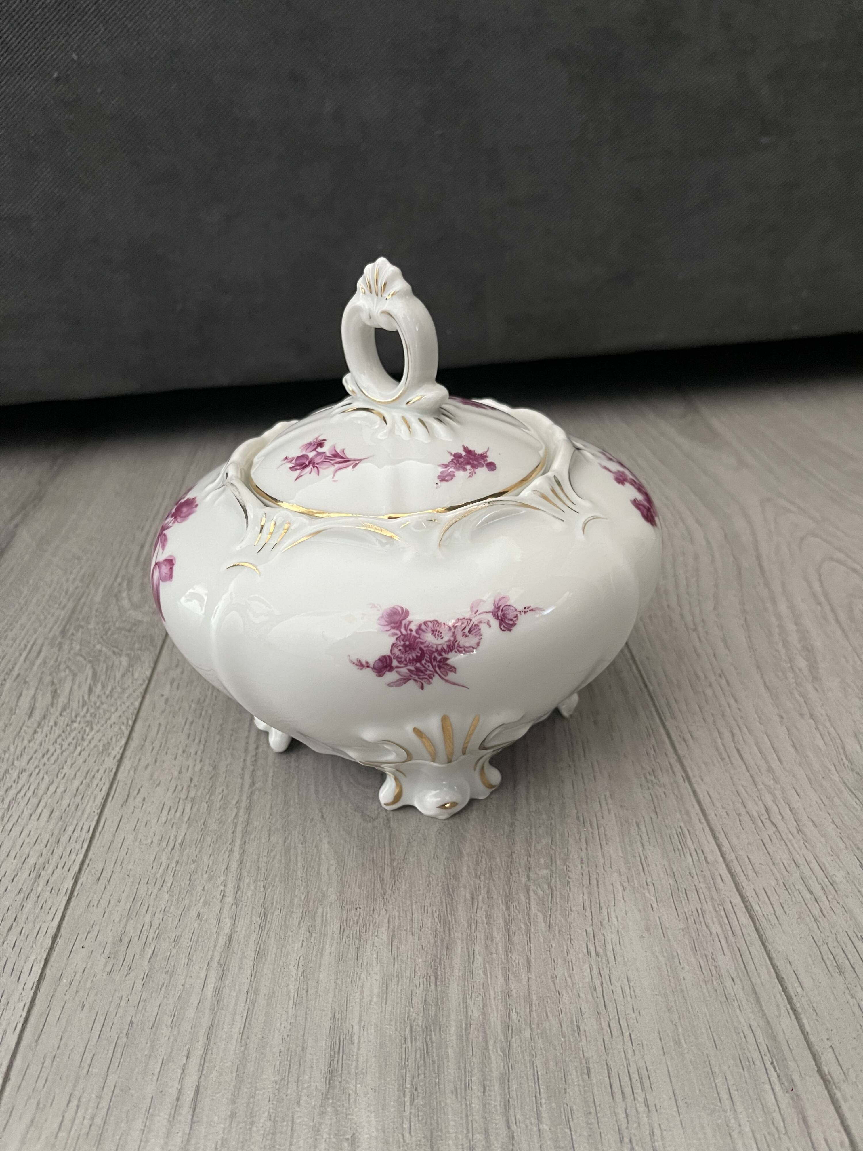 Elegant porcelain soup tureen from Bavaria (Germany), signed AL-KA.