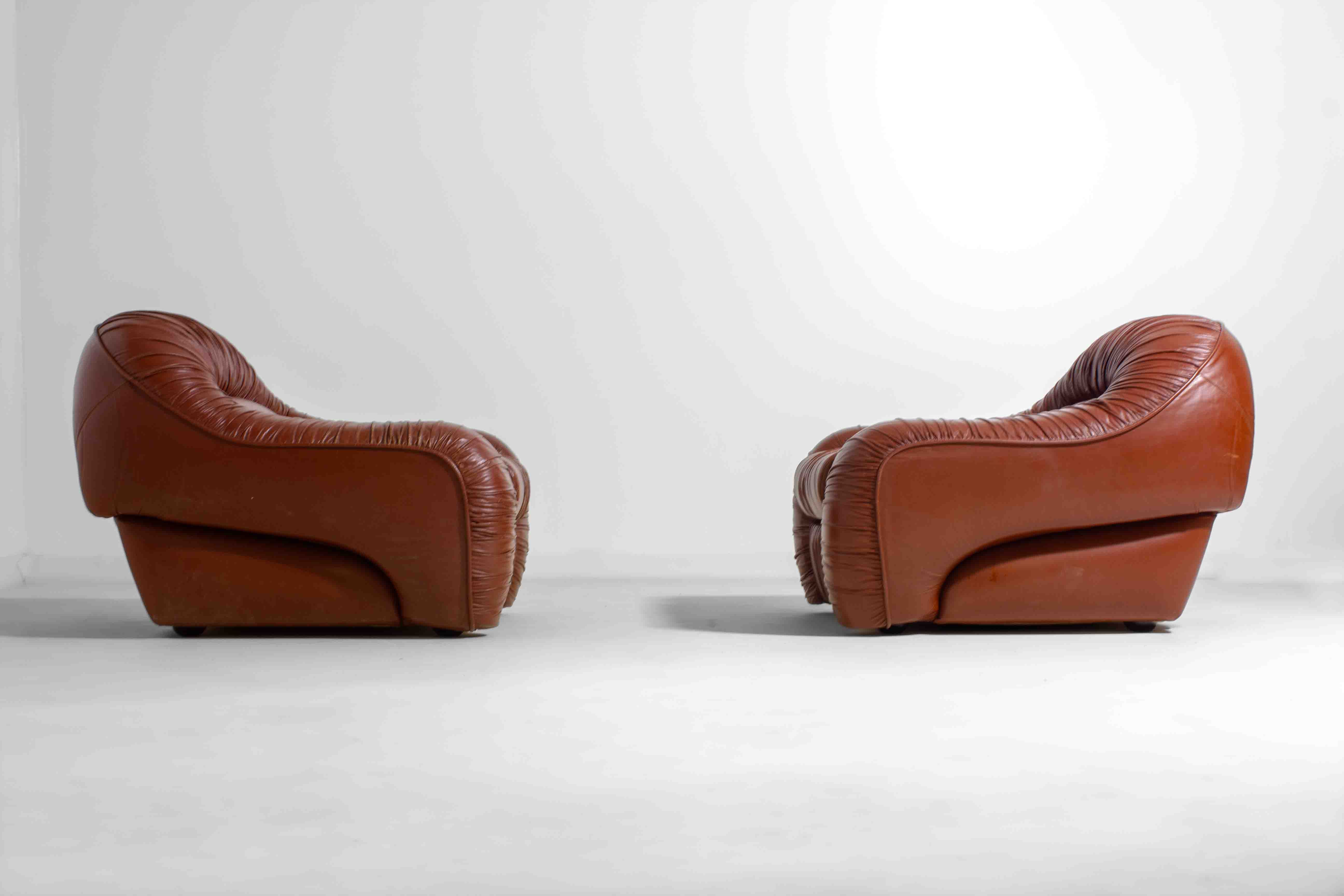 Rare pair of "Capriccio" lounge chairs in scrunched leather by Eurosalotto
