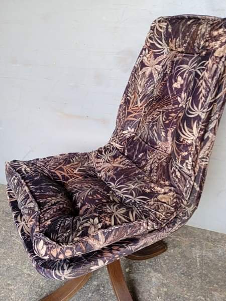 Série de 6 chaises ergonomiques et tournantes scandinave vers 1975