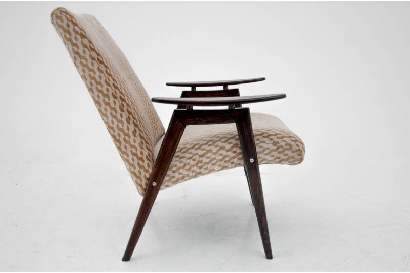 A pair of beige vintage armchairs, Jaroslav Šmídek for Jitona, Czechoslovakia, 1960s