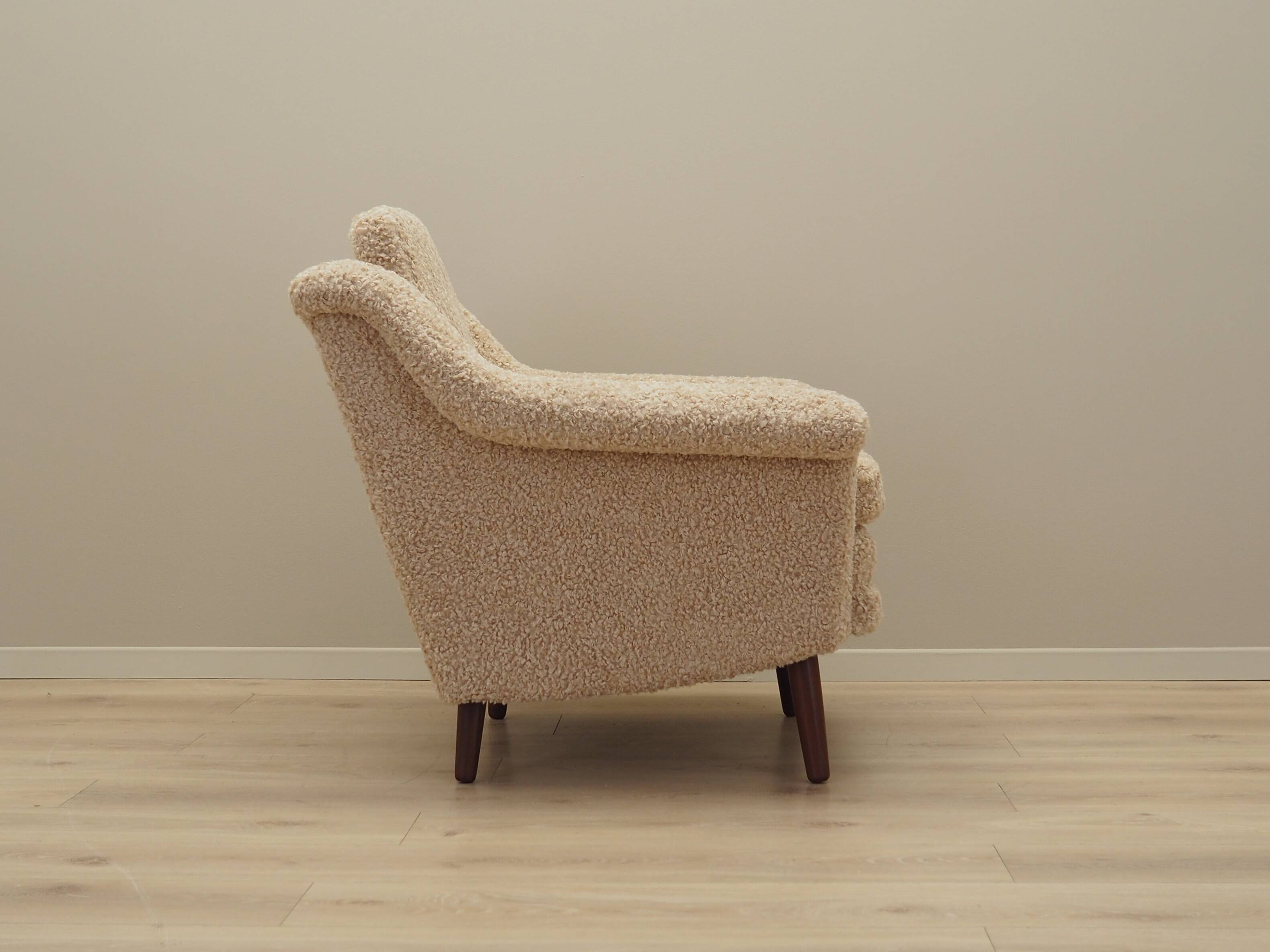 Fauteuil beige, design danois, années 1970, production : Danemark