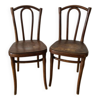 Old bistro chairs in the Thonet style