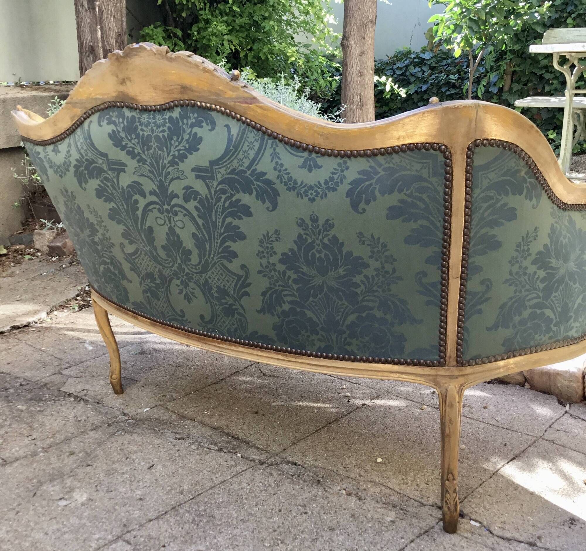 Wooden canapé, natural, formerly gilded in the Louis XV style.