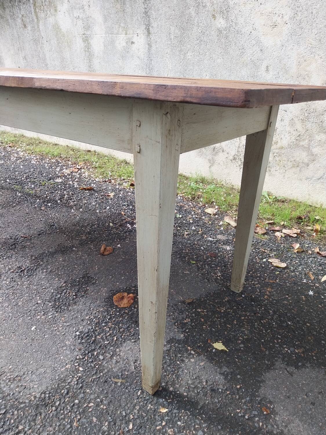 Farm table