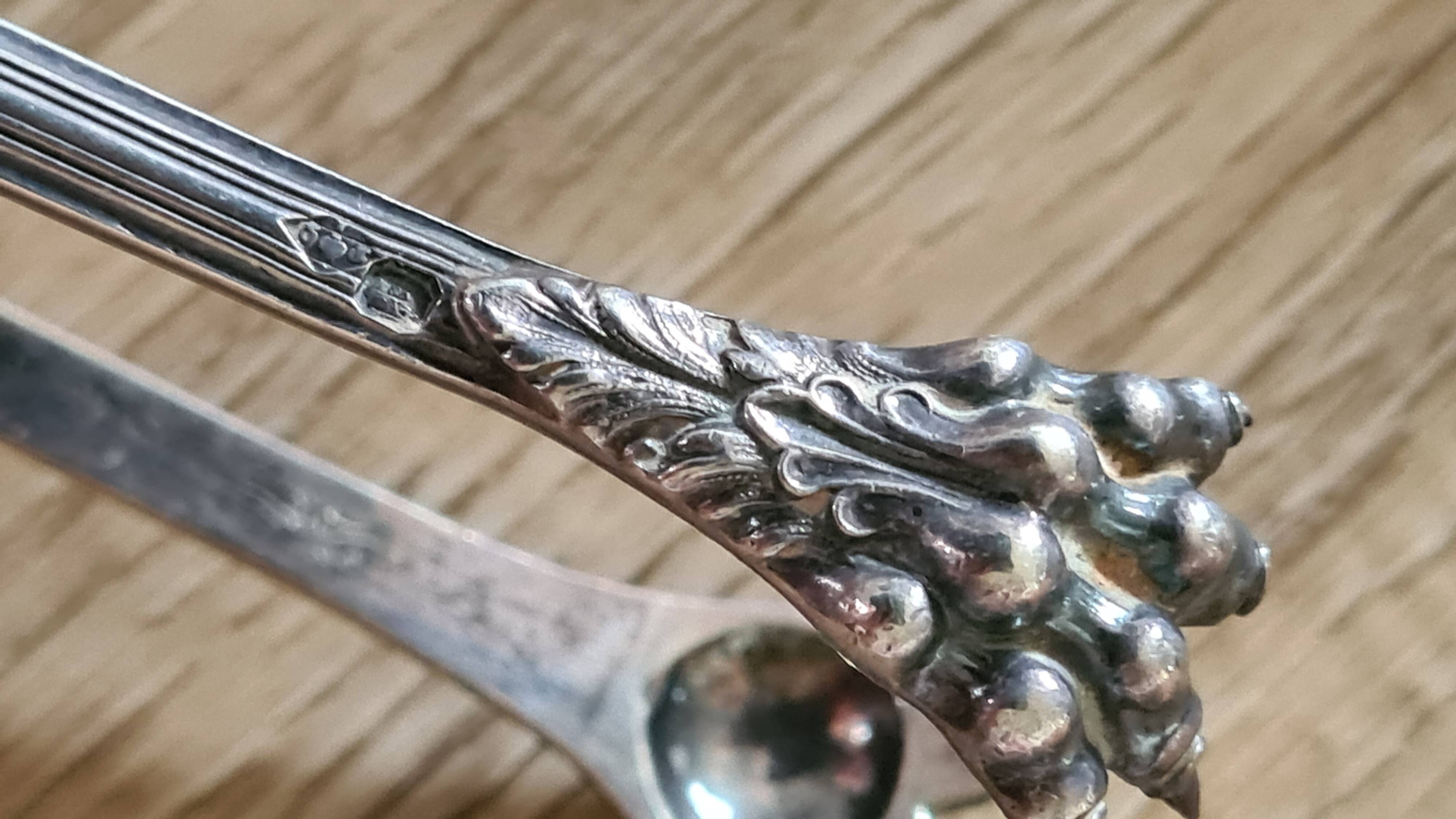 Petite Cuillère à Sucre Ancienne En Argent Massif - Objet Vintage De Collection