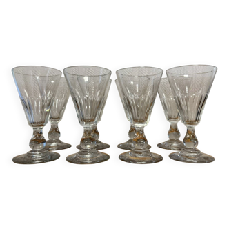 Suite de huit importants verres en cristal taillé à facettes époque XIX