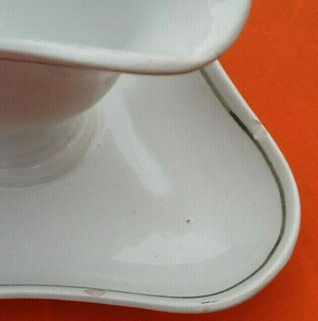 Former flower-decorated faïence HBCM (Hippolyte Boulenger Creil-Montereau)