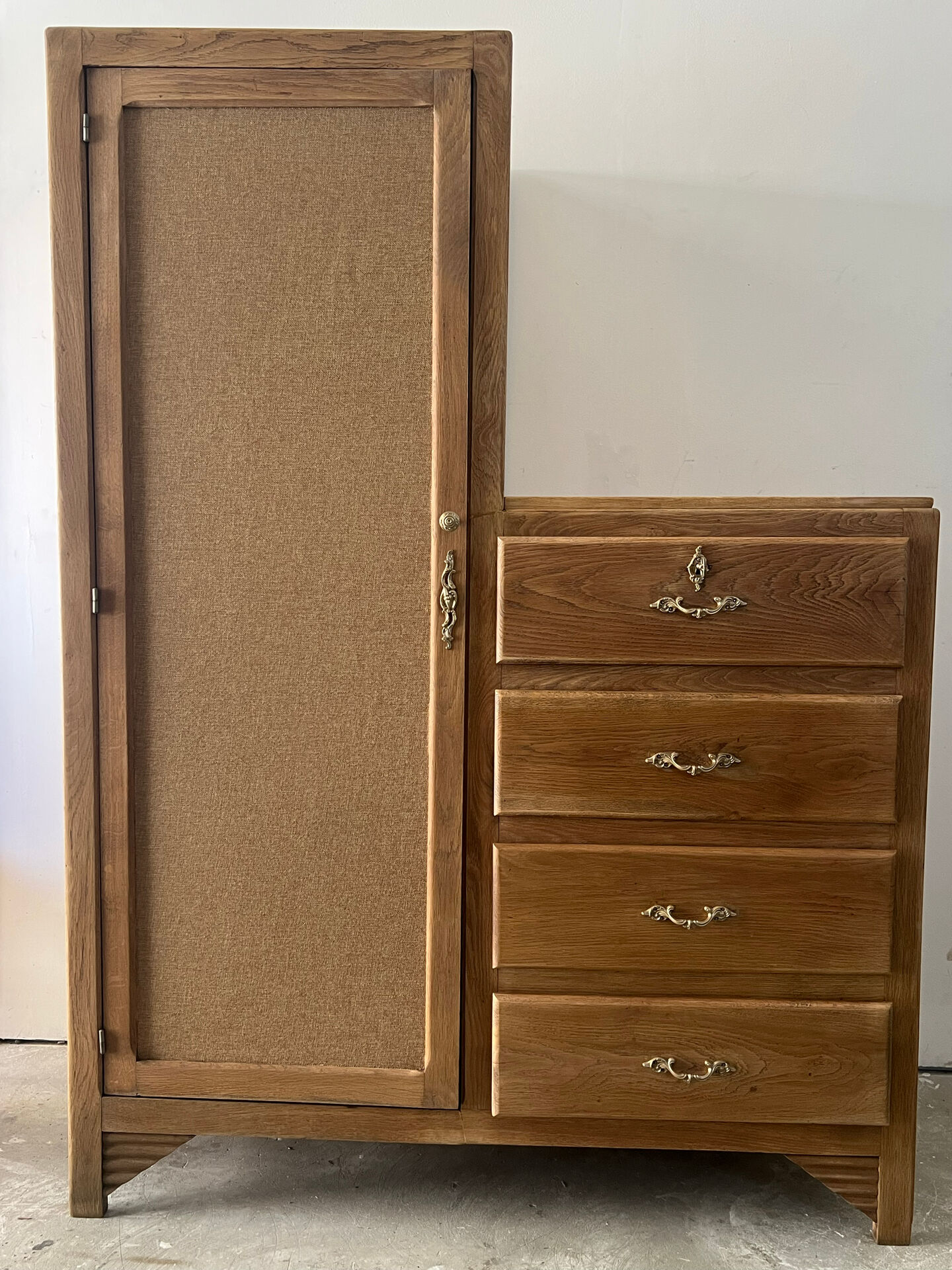 Asymmetrical wardrobe