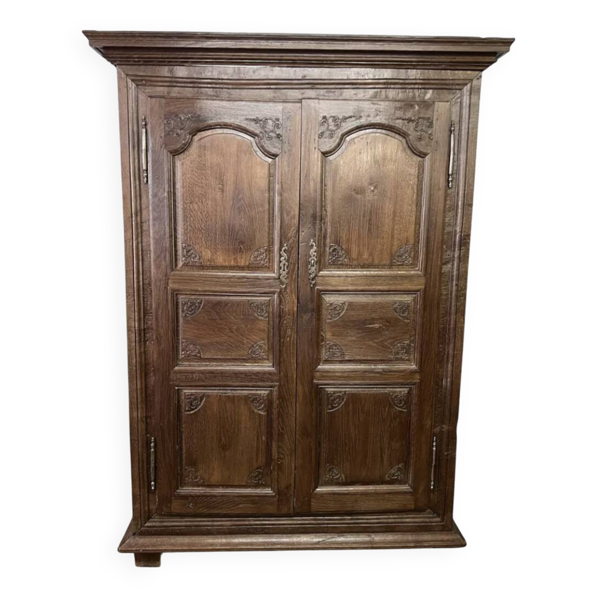 Louis XV carved wooden wardrobe from the 18th century