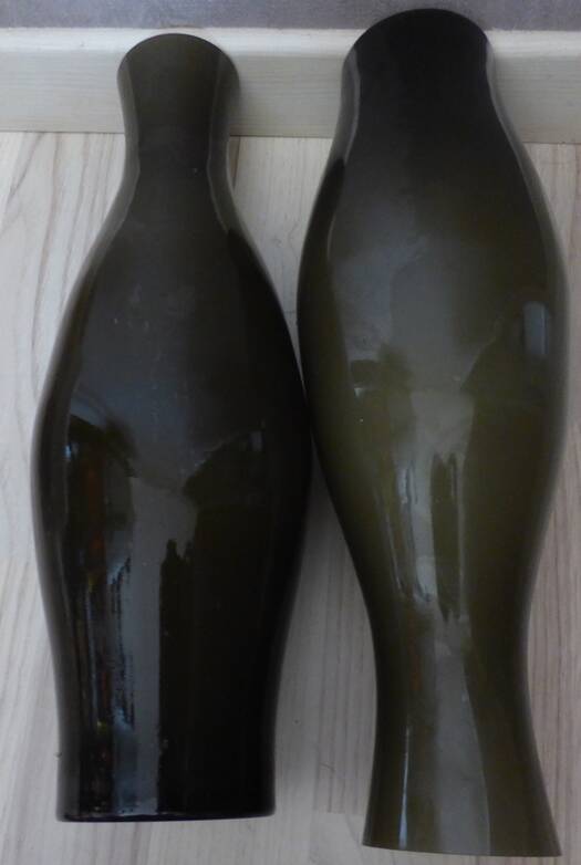 Pair of taupe glass vases – New condition