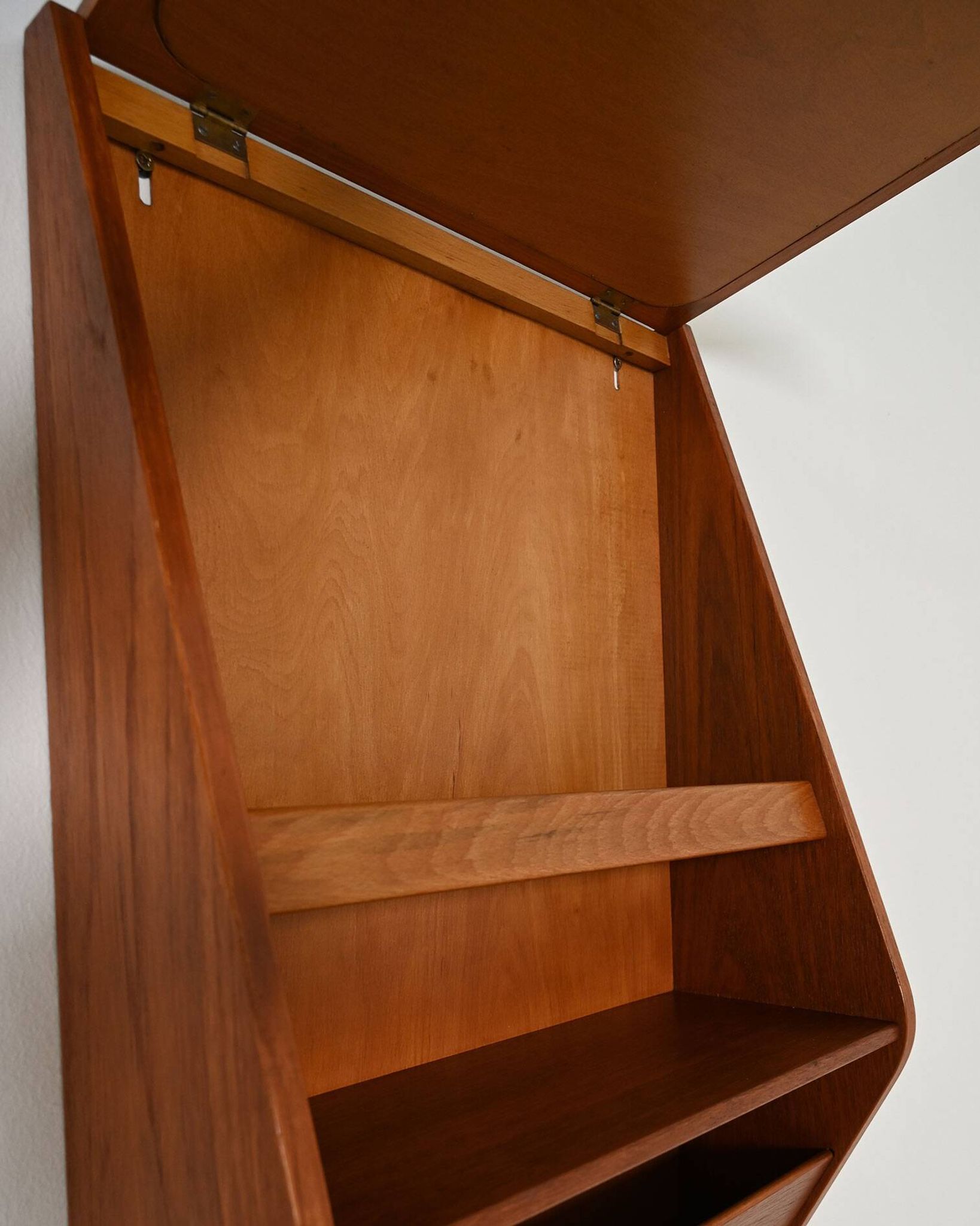Miroir mural en teck scandinave avec compartiment de rangement, années 1960