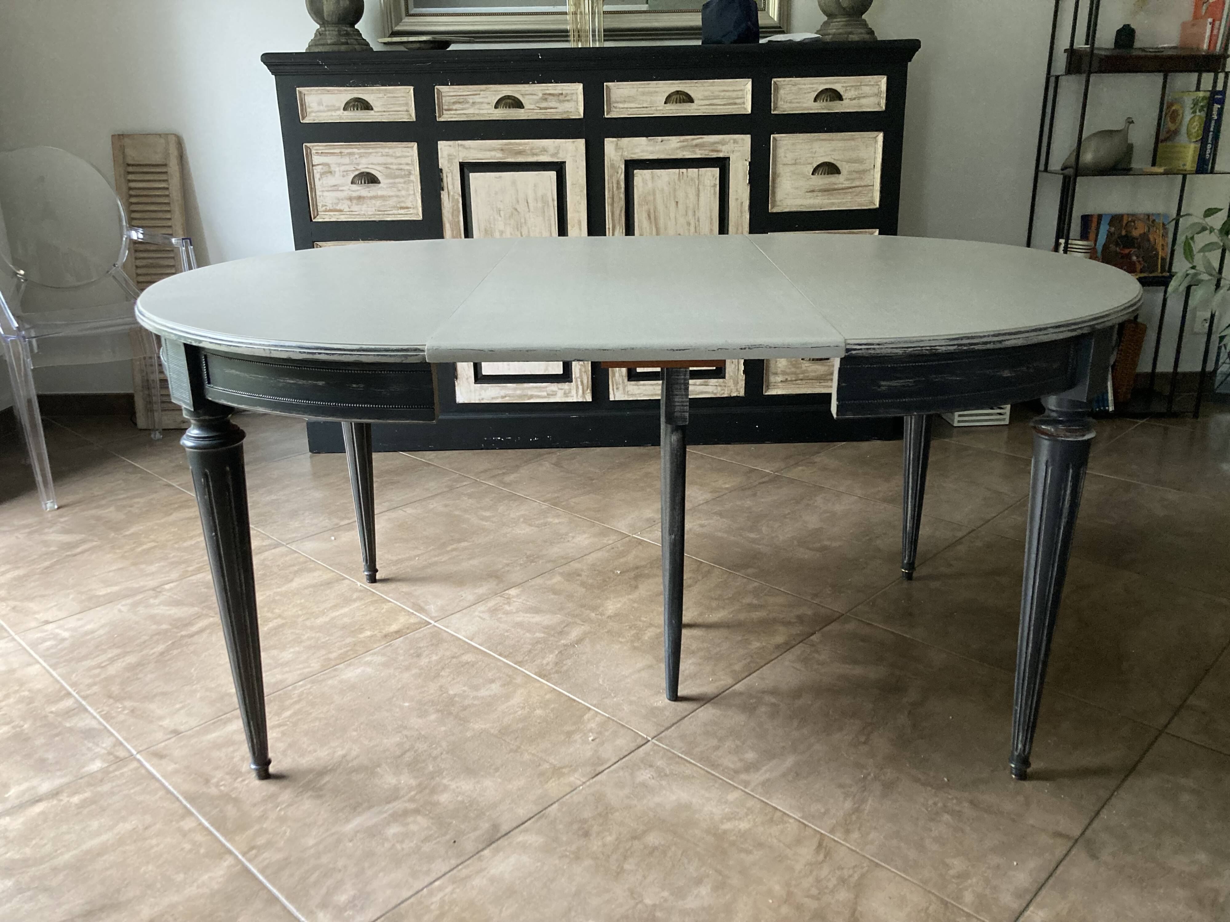 Louis XVI style extendable table in grey painted wood