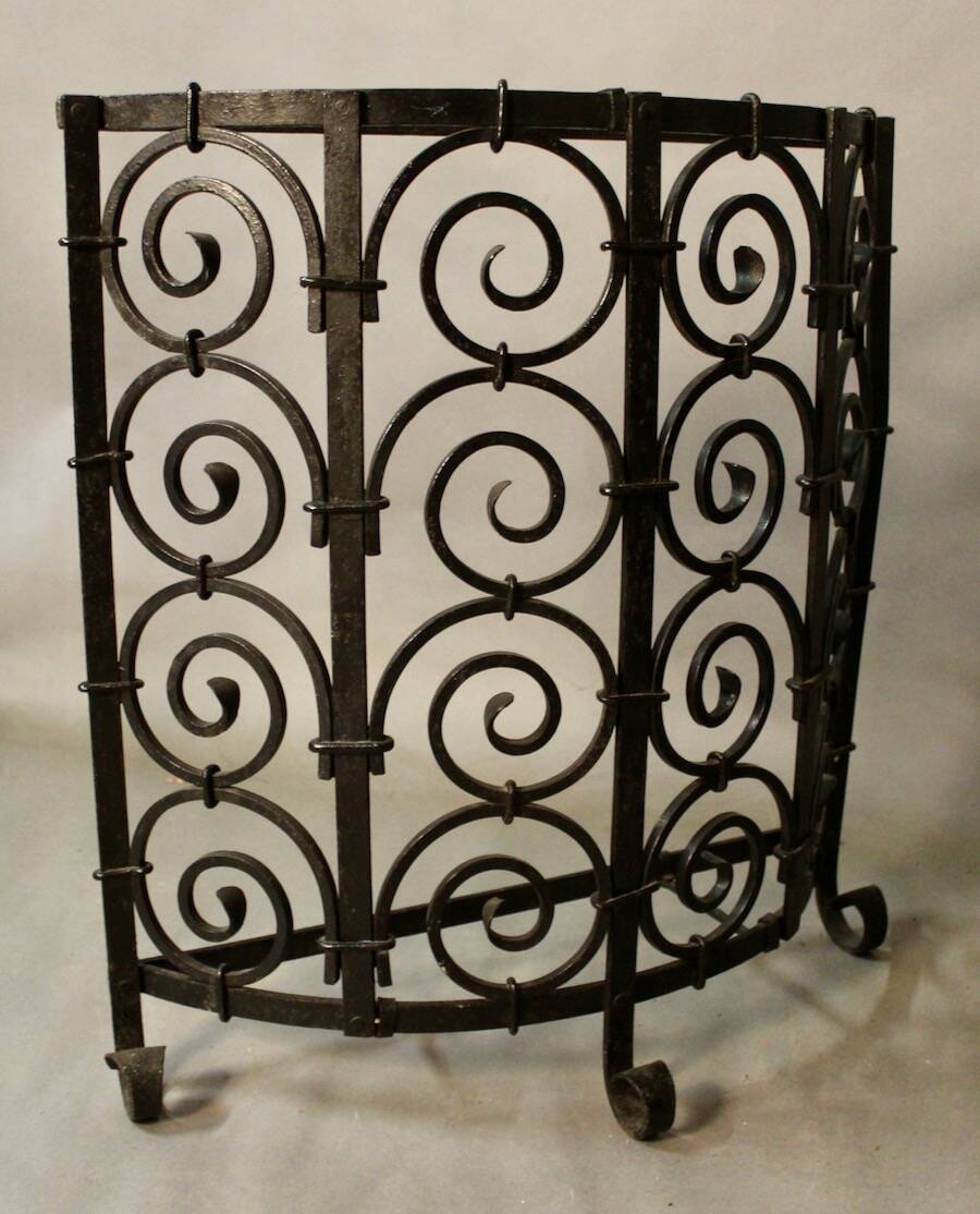 Grille de cheminée en fer forgé