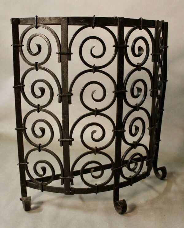 Grille de cheminée en fer forgé