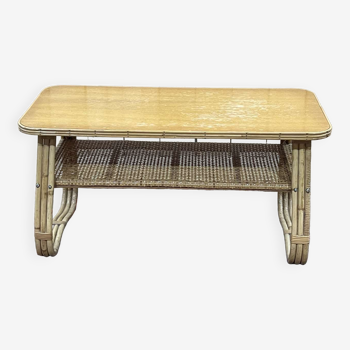 Table basse des années 70, rotin et etagère cannée