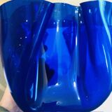 Vase bleu modèle "mouchoir" vintage