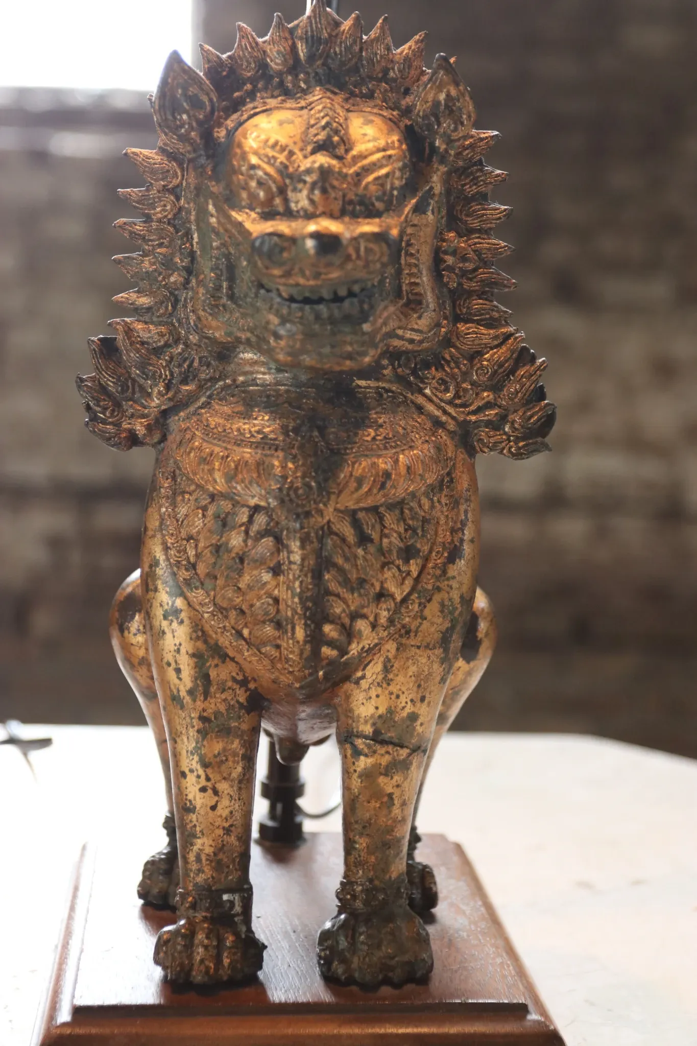 Pair of table lamps with gilt bronze Singha lions – Thailand, 1970s